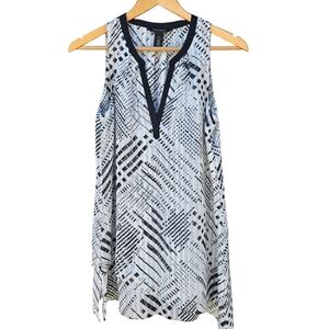 WHBM black and white geometric print sleeveless V neck flowy blouse size S 048